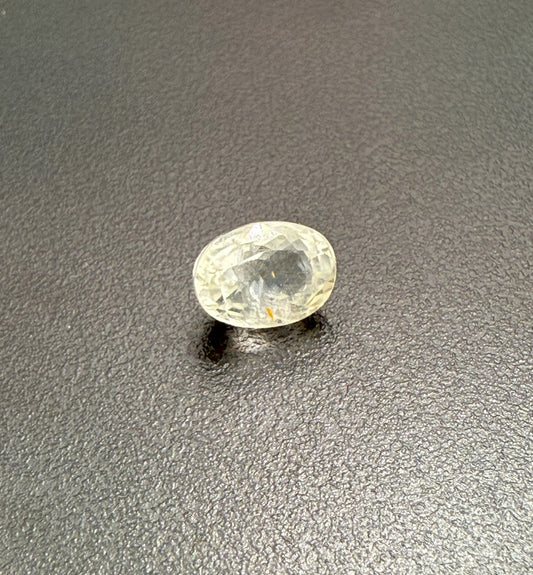 Natural White Sapphire - Ceylone: 4.17 ct - Premium+